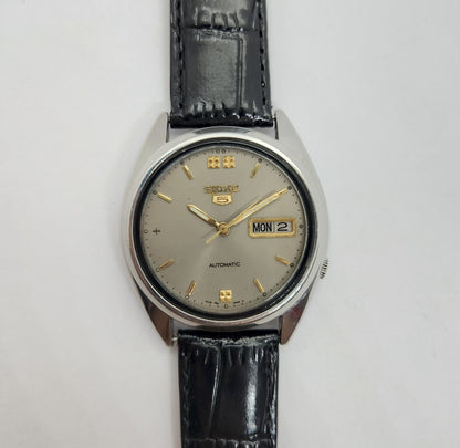 Vintage 1980 Original Seiko 5 Automatic 7009-3040 silver face 17 Jewels Day-Date Japanese Men's Wrist Watch OG71