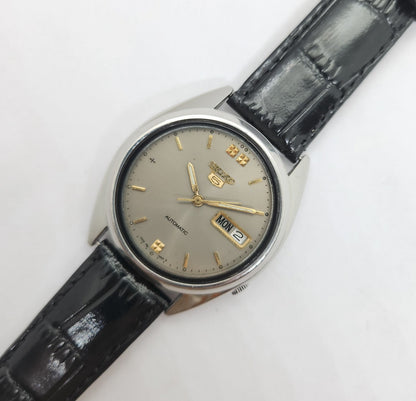 Vintage 1980 Original Seiko 5 Automatic 7009-3040 silver face 17 Jewels Day-Date Japanese Men's Wrist Watch OG71