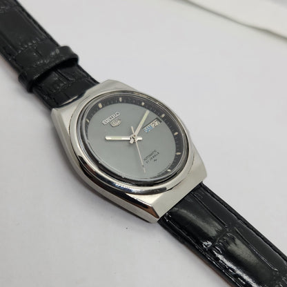 Vintage 1980 Original Seiko 5 Automatic 7009-8820 Grey face 17 Jewels Day-Date Japanese Men's Wrist Watch OG76
