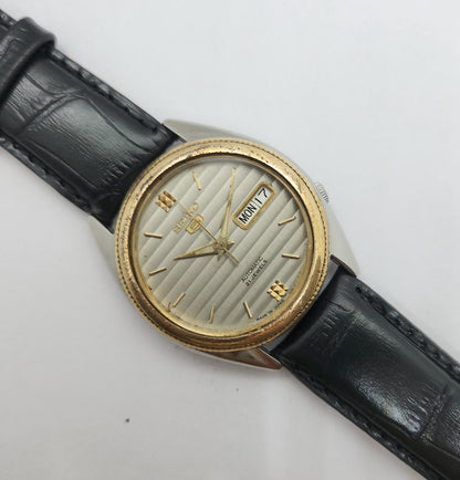 Vintage 1980 Original Seiko 5 Automatic 7s36-3260 Silver face 21 Jewels Day-Date Japanese Men's Wrist Watch OG79