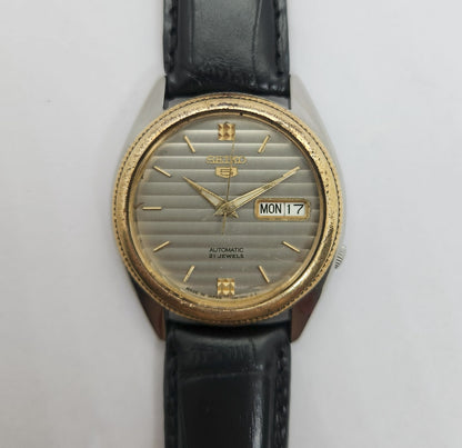 Vintage 1980 Original Seiko 5 Automatic 7s36-3260 Silver face 21 Jewels Day-Date Japanese Men's Wrist Watch OG79
