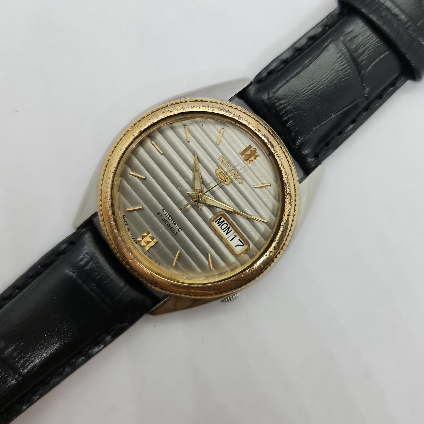 Vintage 1980 Original Seiko 5 Automatic 7s36-3260 Silver face 21 Jewels Day-Date Japanese Men's Wrist Watch OG79