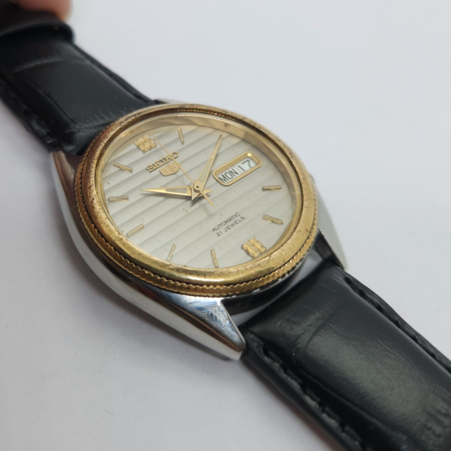 Vintage 1980 Original Seiko 5 Automatic 7s36-3260 Silver face 21 Jewels Day-Date Japanese Men's Wrist Watch OG79