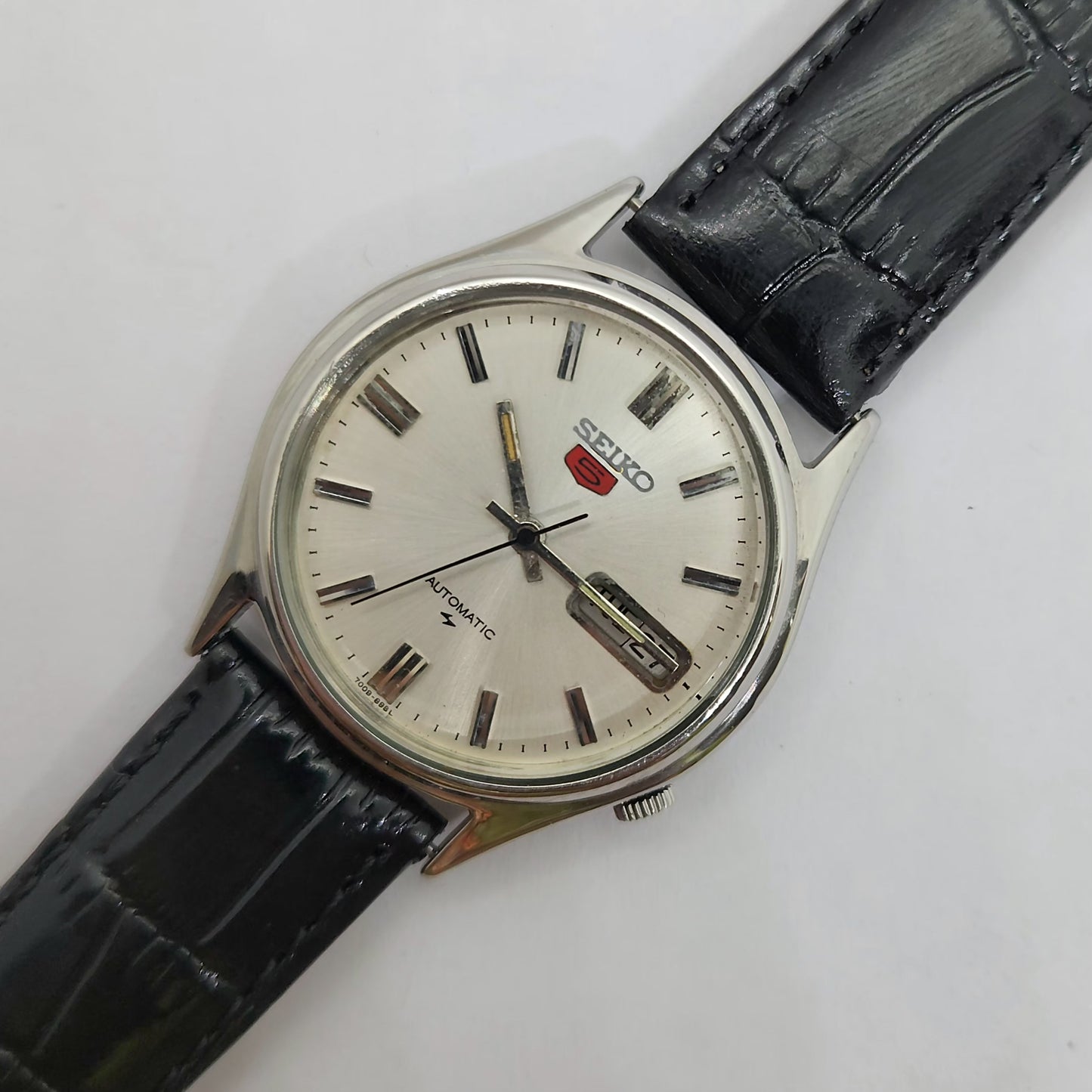 Vintage 1980 Original Seiko 5 Automatic 7019-8230 Silver face 21 Jewels Day-Date Japanese Men's Wrist Watch OG82