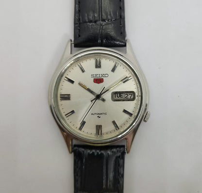 Vintage 1980 Original Seiko 5 Automatic 7019-8230 Silver face 21 Jewels Day-Date Japanese Men's Wrist Watch OG82