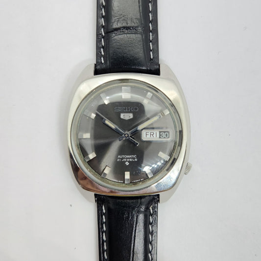 Vintage 1968 Original Seiko 5 Automatic 6119-7100 Black face 21 Jewels Day-Date Japanese Men's Wrist Watch OG85