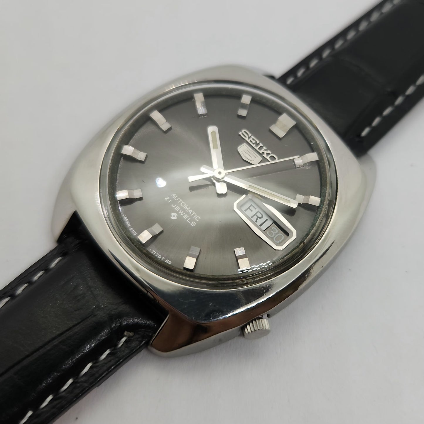 Vintage 1980 Original Seiko 5 Automatic 6119-7100 Black face 21 Jewels Day-Date Japanese Men's Wrist Watch OG85