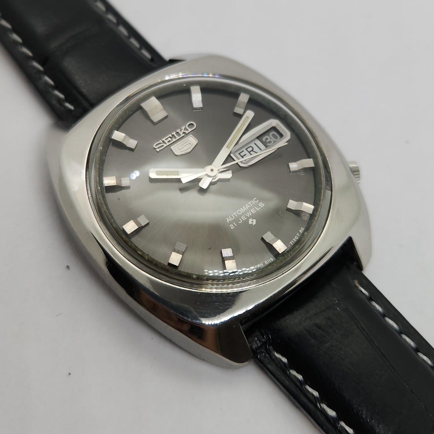 Vintage 1980 Original Seiko 5 Automatic 6119-7100 Black face 21 Jewels Day-Date Japanese Men's Wrist Watch OG85