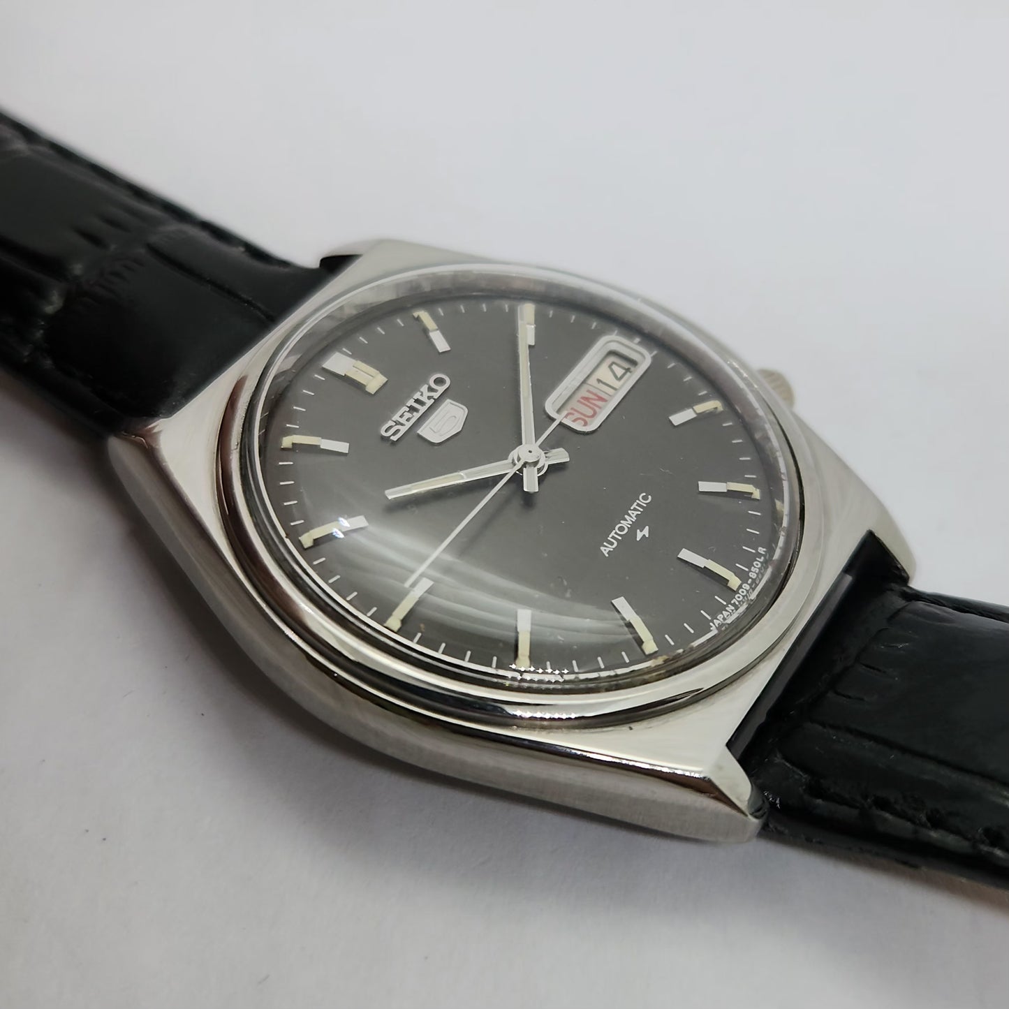 Vintage 1980 Original Seiko 5 Automatic 7009-3101 Black face 17 Jewels Day-Date Japanese Men's Wrist Watch OG89