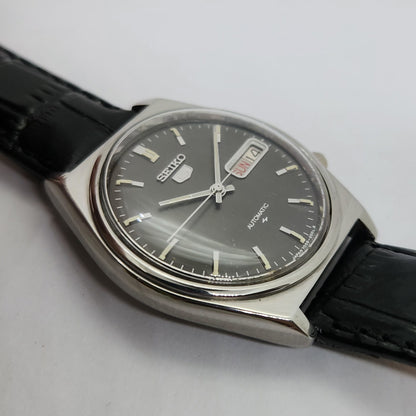 Vintage 1980 Original Seiko 5 Automatic 7009-3101 Black face 17 Jewels Day-Date Japanese Men's Wrist Watch OG89