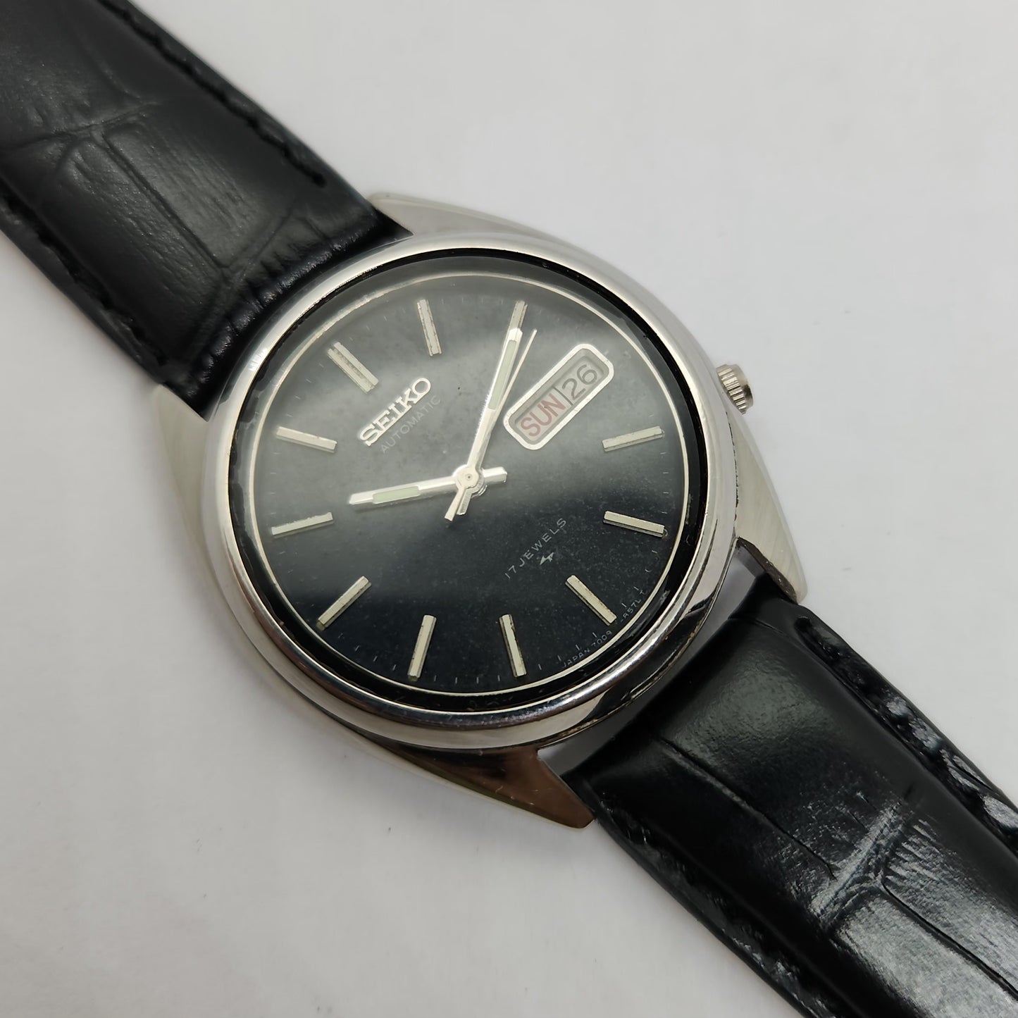 Vintage 1980 Original Seiko 5 Automatic 7009-3040 Black face 17 Jewels Day-Date Japanese Men's Wrist Watch OG94