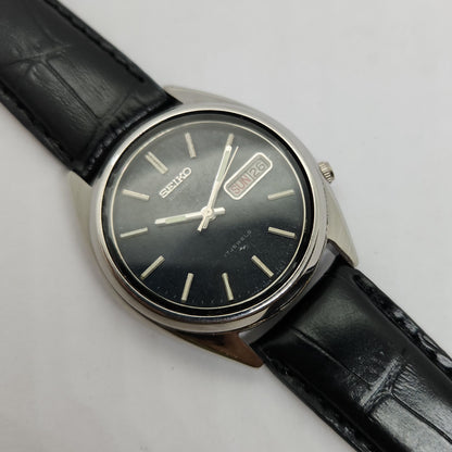 Vintage 1980 Original Seiko 5 Automatic 7009-3040 Black face 17 Jewels Day-Date Japanese Men's Wrist Watch OG94