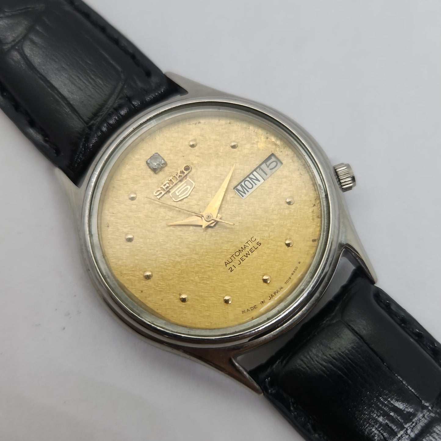 Vintage 1980 Original Seiko 5 Automatic 7009-3101 Gold face 17 Jewels Day-Date Japanese Men's Wrist Watch OG98
