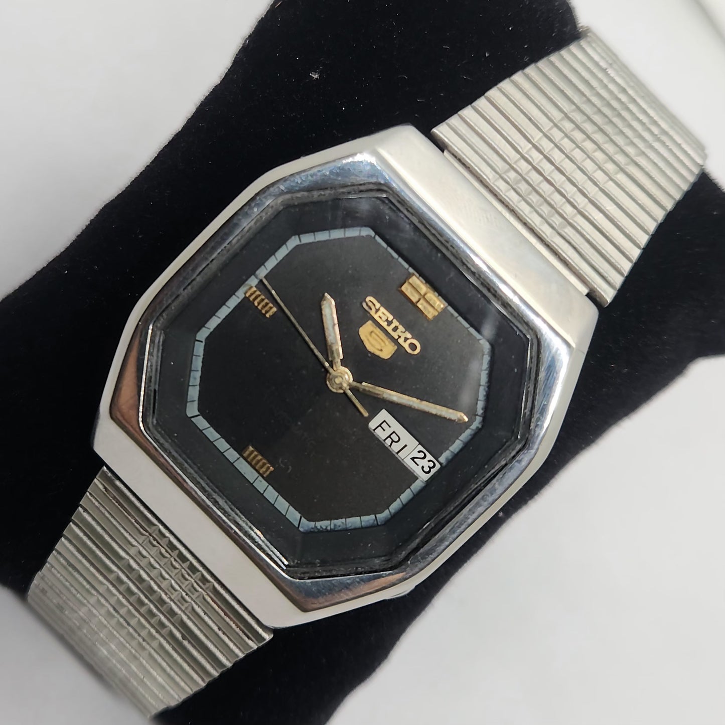Vintage 1980 Original Seiko 5 Automatic 6309-587A Black face 21 Jewels Day-Date Japanese Men's Wrist Watch OG107