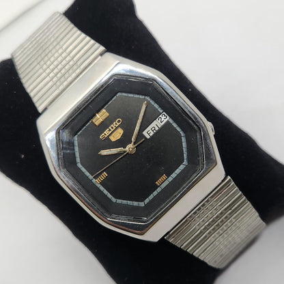 Vintage 1980 Original Seiko 5 Automatic 6309-587A Black face 21 Jewels Day-Date Japanese Men's Wrist Watch OG107