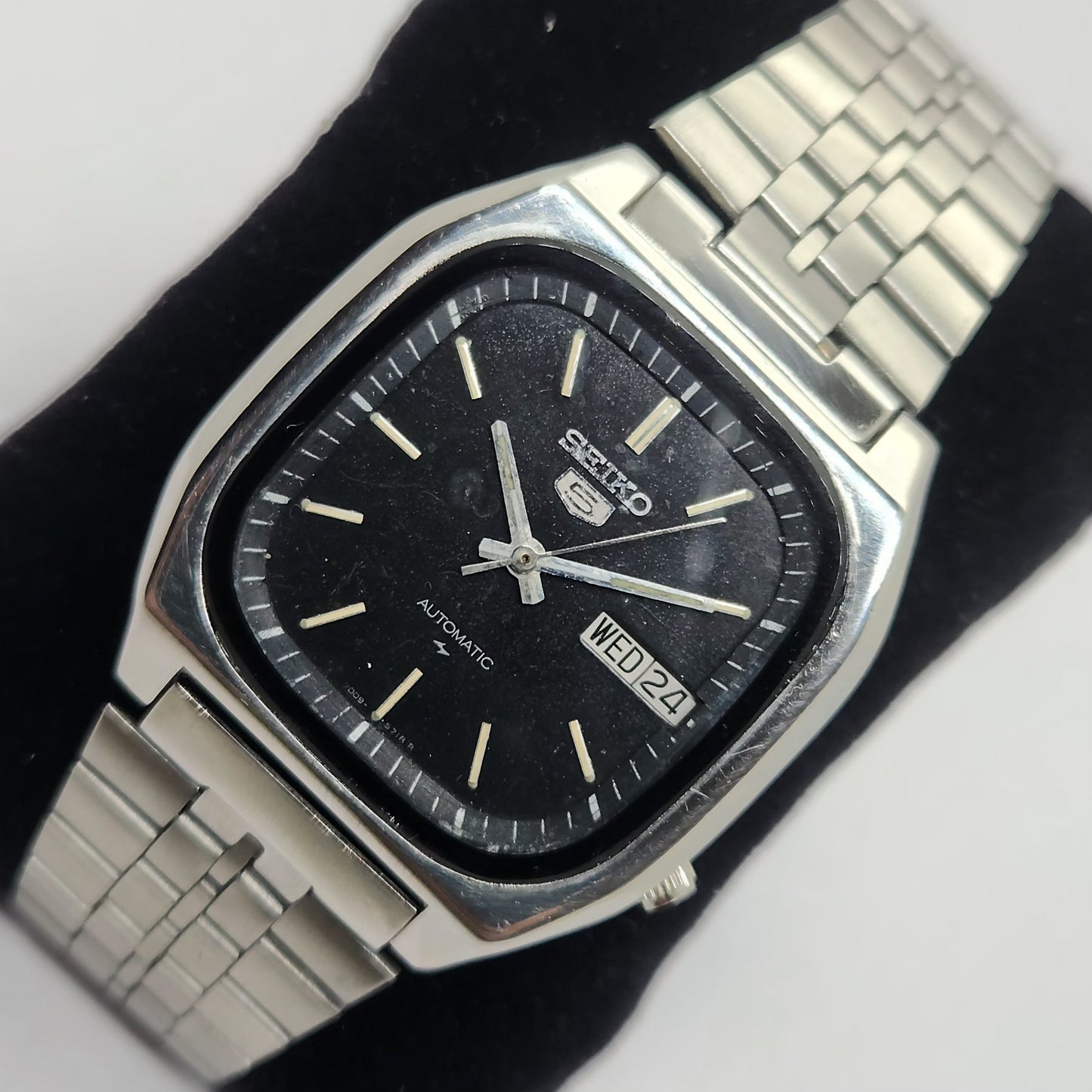 Vintage 1980 Original Seiko 5 Automatic 7009-553A Black face 17 Jewels Day-Date Japanese Men's Wrist Watch OG110