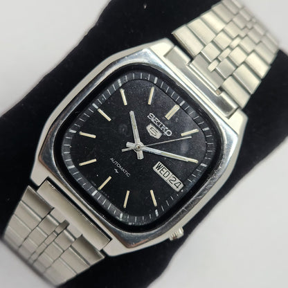 Vintage 1980 Original Seiko 5 Automatic 7009-553A Black face 17 Jewels Day-Date Japanese Men's Wrist Watch OG110