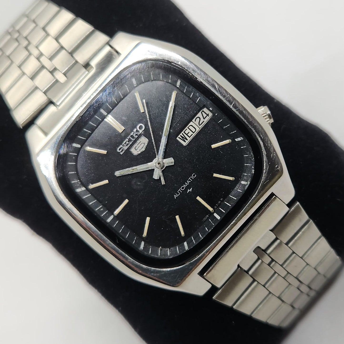 Vintage 1980 Original Seiko 5 Automatic 7009-553A Black face 17 Jewels Day-Date Japanese Men's Wrist Watch OG110