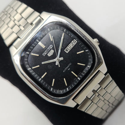 Vintage 1980 Original Seiko 5 Automatic 7009-553A Black face 17 Jewels Day-Date Japanese Men's Wrist Watch OG110