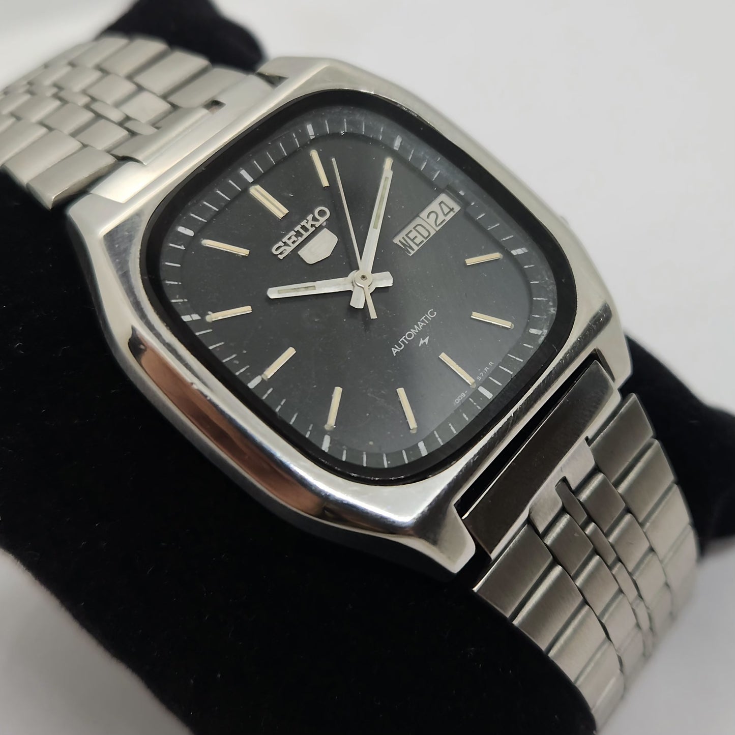 Vintage 1980 Original Seiko 5 Automatic 7009-553A Black face 17 Jewels Day-Date Japanese Men's Wrist Watch OG110