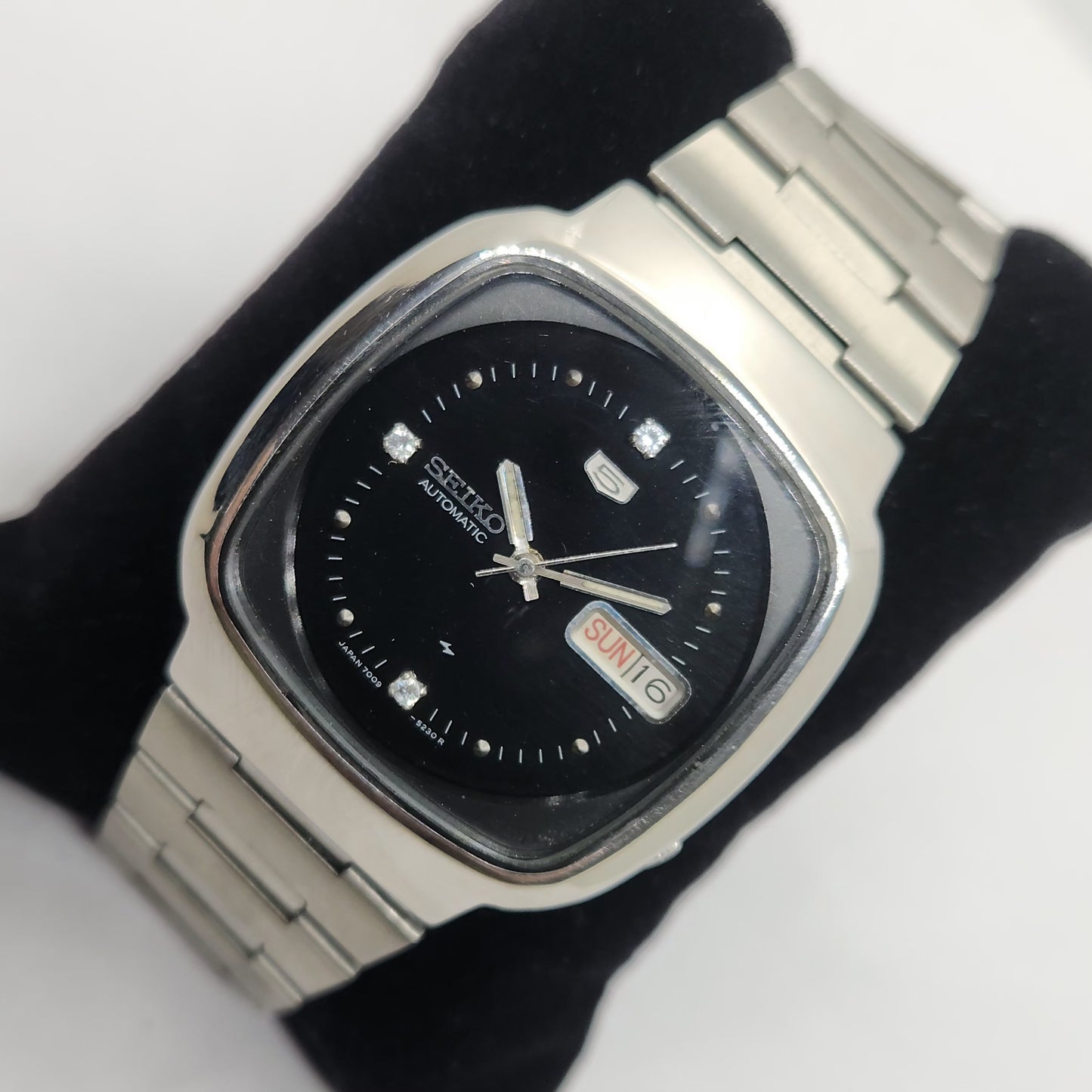Vintage 1980 Original Seiko 5 Automatic 7009-5150 Black face 17 Jewels Day-Date Japanese Men's Wrist Watch OG113