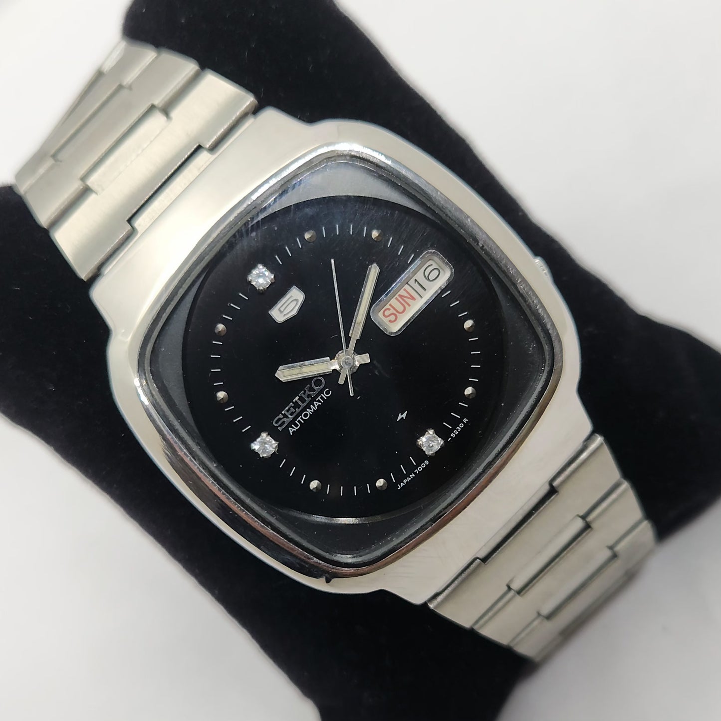 Vintage 1980 Original Seiko 5 Automatic 7009-5150 Black face 17 Jewels Day-Date Japanese Men's Wrist Watch OG113