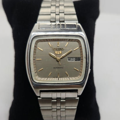 Vintage 1980 Original Seiko 5 Automatic 7009-207J Grey face 17 Jewels Day-Date Japanese Men's Wrist Watch OG114