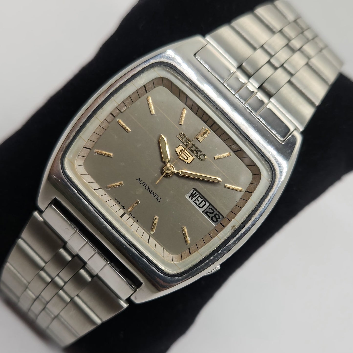 Vintage 1980 Original Seiko 5 Automatic 7009-207J Grey face 17 Jewels Day-Date Japanese Men's Wrist Watch OG114