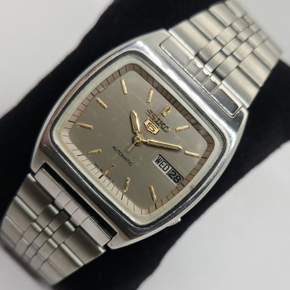 Vintage 1980 Original Seiko 5 Automatic 7009-207J Grey face 17 Jewels Day-Date Japanese Men's Wrist Watch OG114