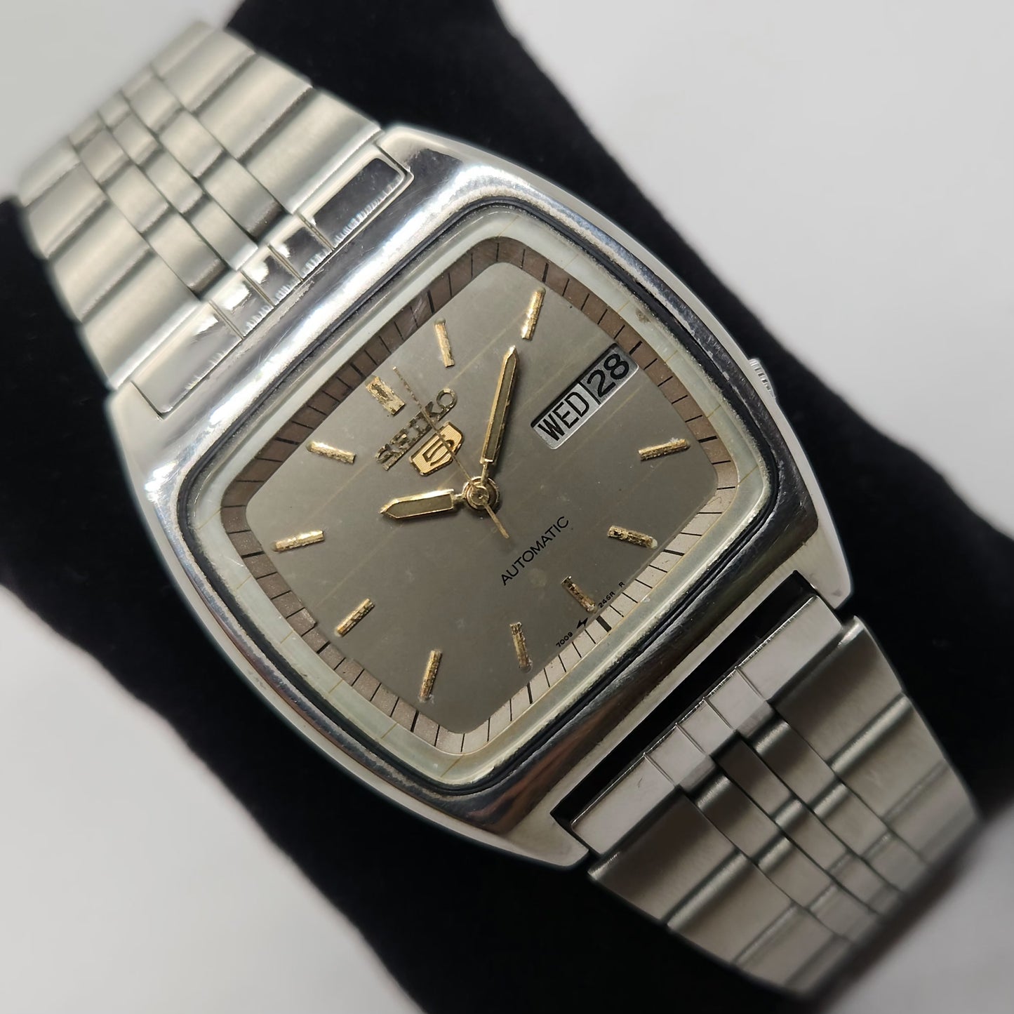 Vintage 1980 Original Seiko 5 Automatic 7009-207J Grey face 17 Jewels Day-Date Japanese Men's Wrist Watch OG114