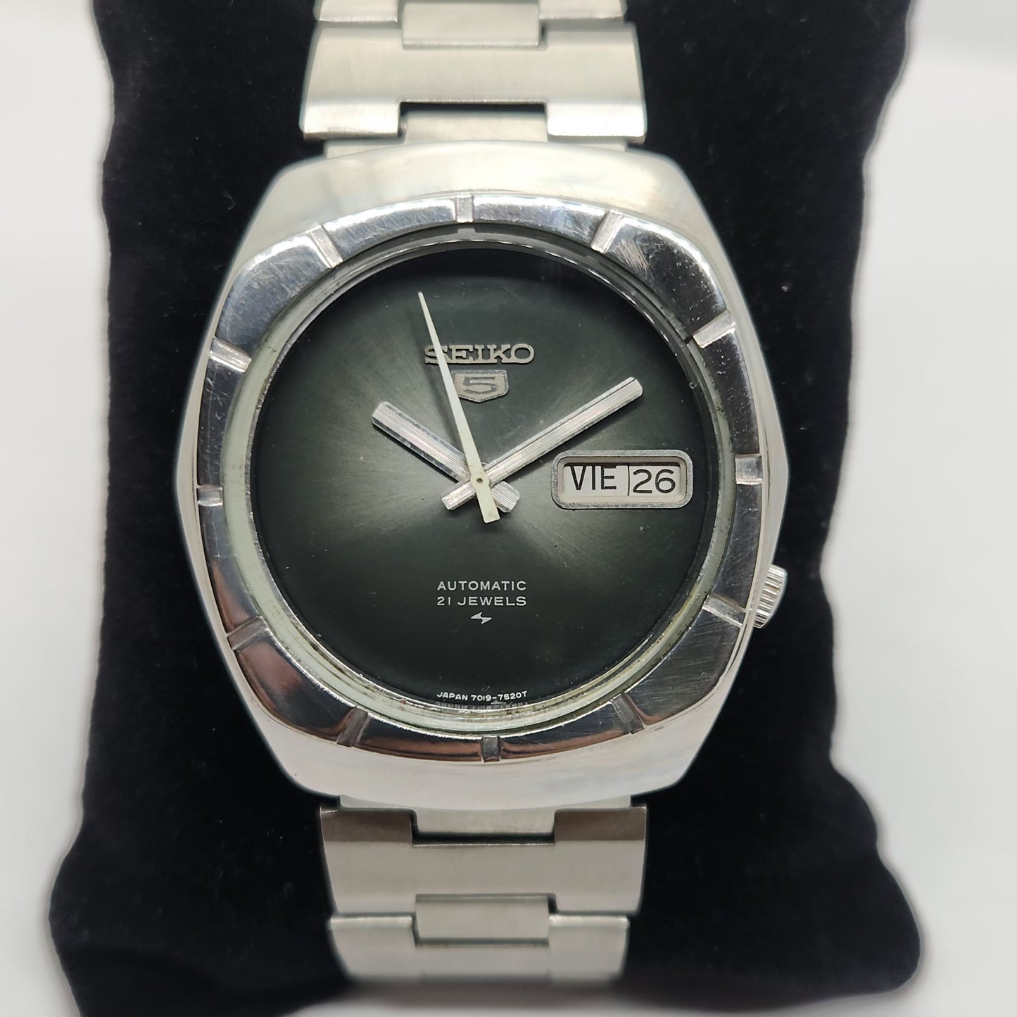 Vintage 1980 Original Seiko 5 Automatic 7019-7370 Black face 21 Jewels Day-Date Japanese Men's Wrist Watch OG117