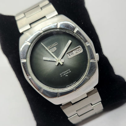 Vintage 1980 Original Seiko 5 Automatic 7019-7370 Black face 21 Jewels Day-Date Japanese Men's Wrist Watch OG117