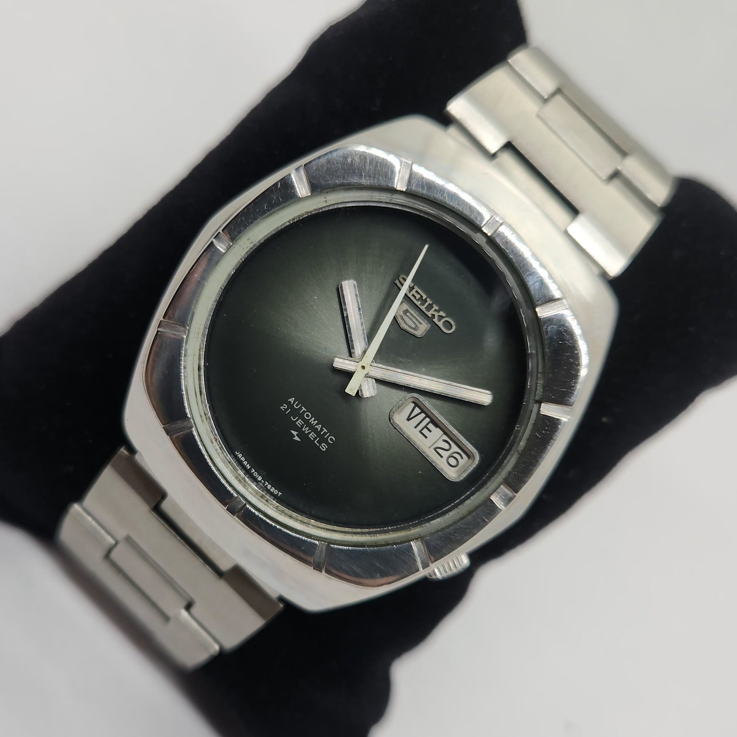 Vintage 1980 Original Seiko 5 Automatic 7019-7370 Black face 21 Jewels Day-Date Japanese Men's Wrist Watch OG117