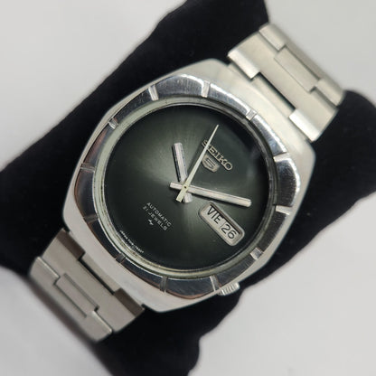 Vintage 1980 Original Seiko 5 Automatic 7019-7370 Black face 21 Jewels Day-Date Japanese Men's Wrist Watch OG117