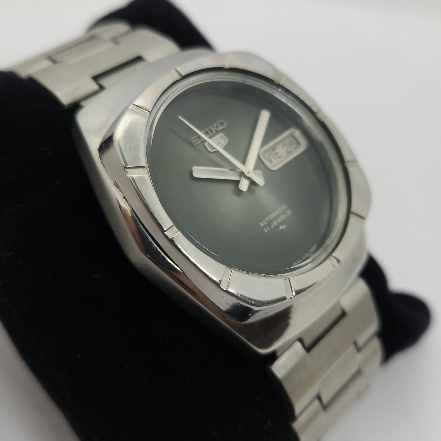 Vintage 1980 Original Seiko 5 Automatic 7019-7370 Black face 21 Jewels Day-Date Japanese Men's Wrist Watch OG117