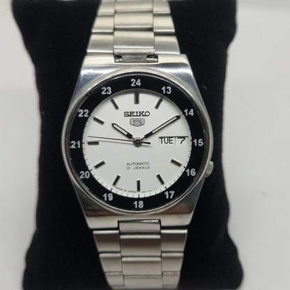 Vintage 1980 Original Seiko 5 Automatic 7s26 White face 21 Jewels Day-Date Japanese Men's Wrist Watch OG118