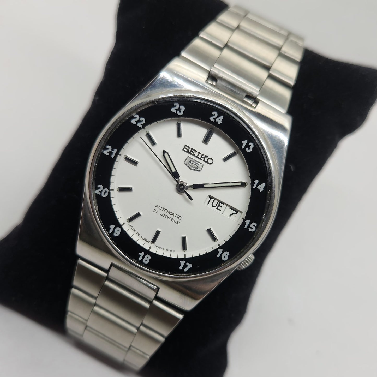 Vintage 1980 Original Seiko 5 Automatic 7s26 White face 21 Jewels Day-Date Japanese Men's Wrist Watch OG118