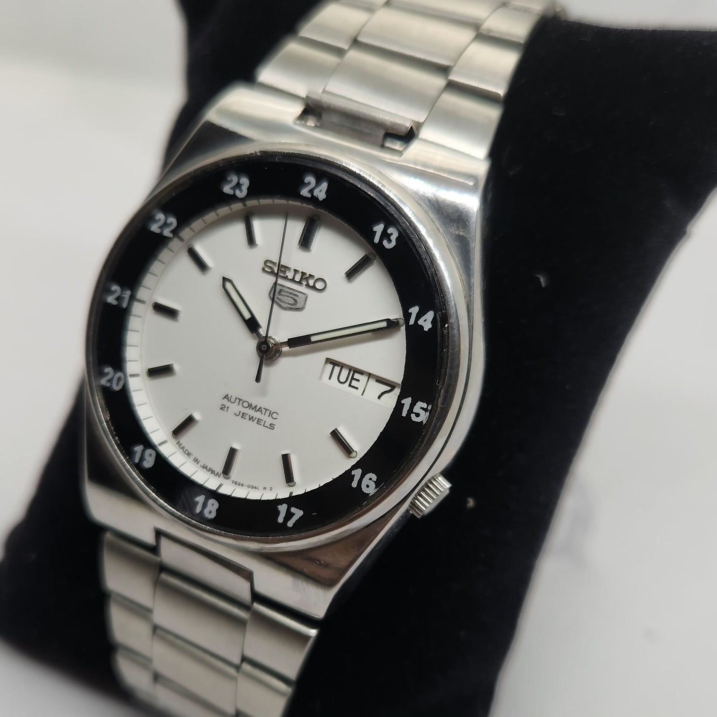 Vintage 1980 Original Seiko 5 Automatic 7s26 White face 21 Jewels Day-Date Japanese Men's Wrist Watch OG118