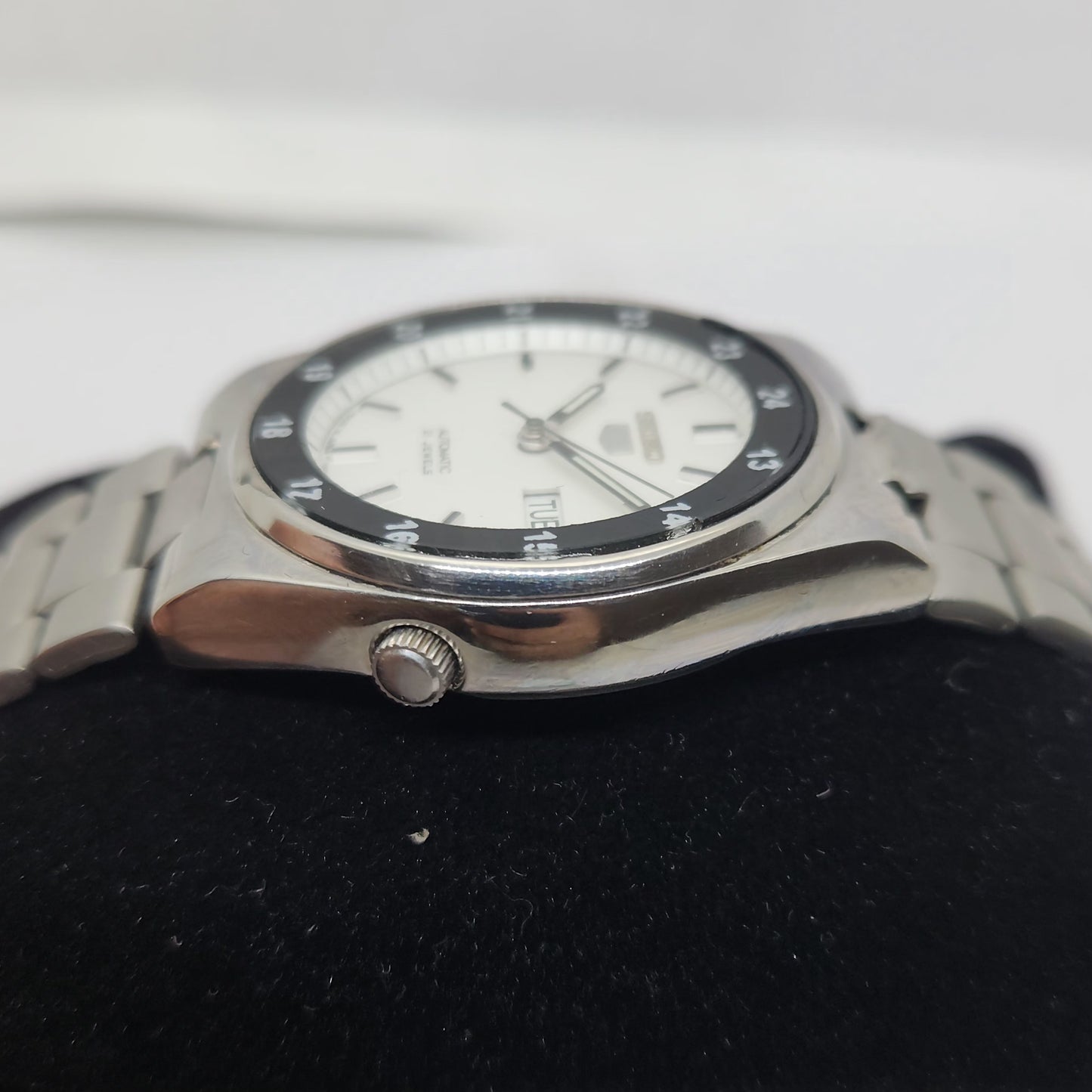 Vintage 1980 Original Seiko 5 Automatic 7s26 White face 21 Jewels Day-Date Japanese Men's Wrist Watch OG118