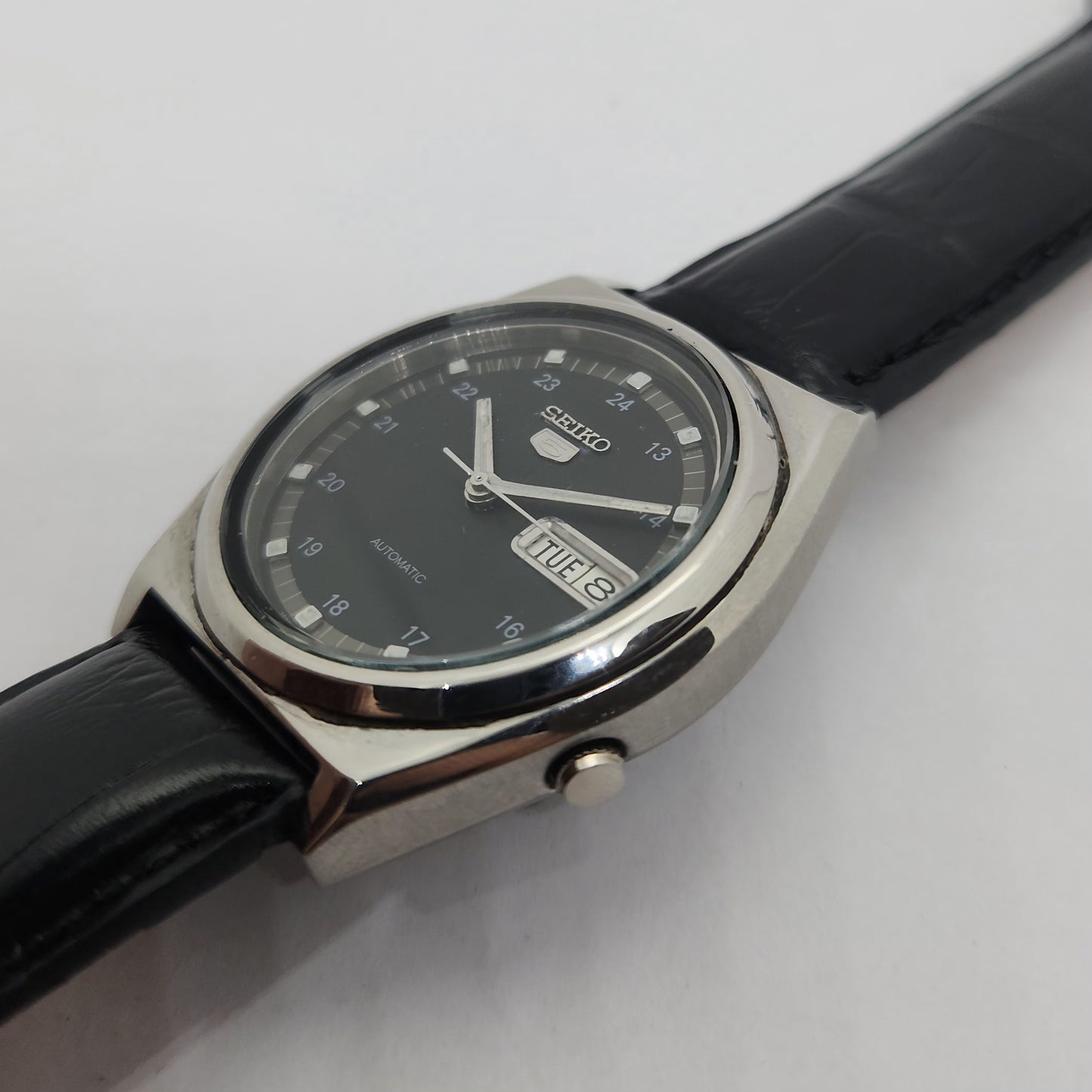 Vintage 1980 Original Seiko 5 Automatic 7S26-03B0 Black face 21 Jewels Day-Date Japanese Men's Wrist Watch OG121
