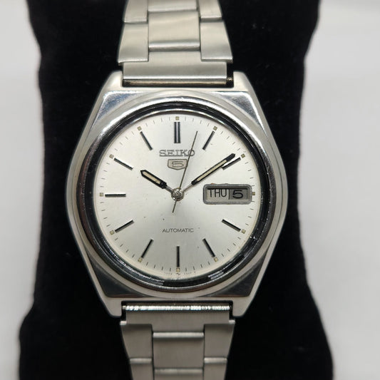 Vintage 1980 Original Seiko 5 Automatic 7009-876J Silver face 17 Jewels Day-Date Japanese Men's Wrist Watch OG131