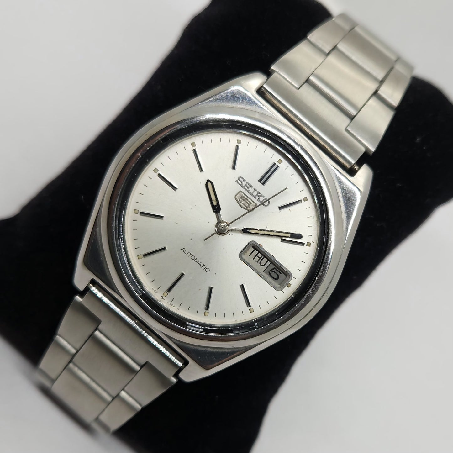 Vintage 1980 Original Seiko 5 Automatic 7009-876J Silver face 17 Jewels Day-Date Japanese Men's Wrist Watch OG131