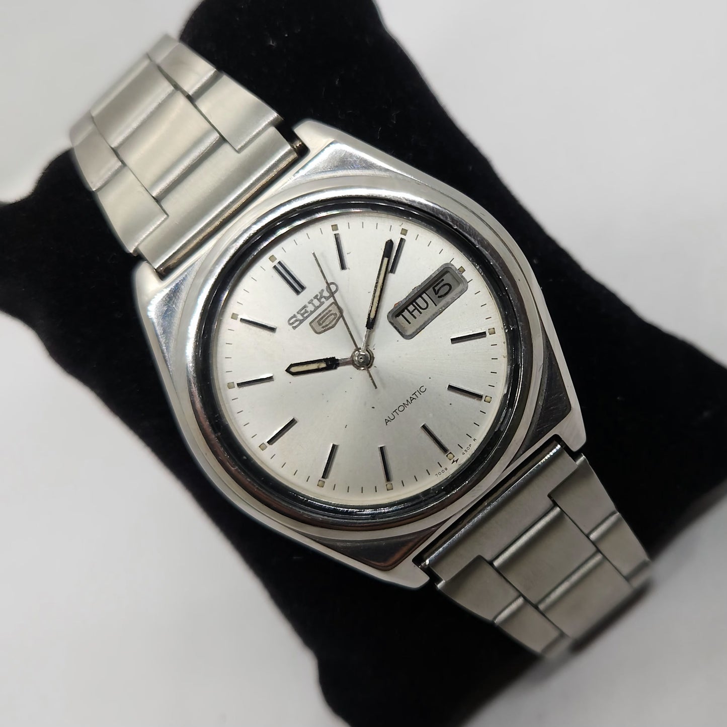 Vintage 1980 Original Seiko 5 Automatic 7009-876J Silver face 17 Jewels Day-Date Japanese Men's Wrist Watch OG131