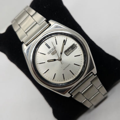 Vintage 1980 Original Seiko 5 Automatic 7009-876J Silver face 17 Jewels Day-Date Japanese Men's Wrist Watch OG131