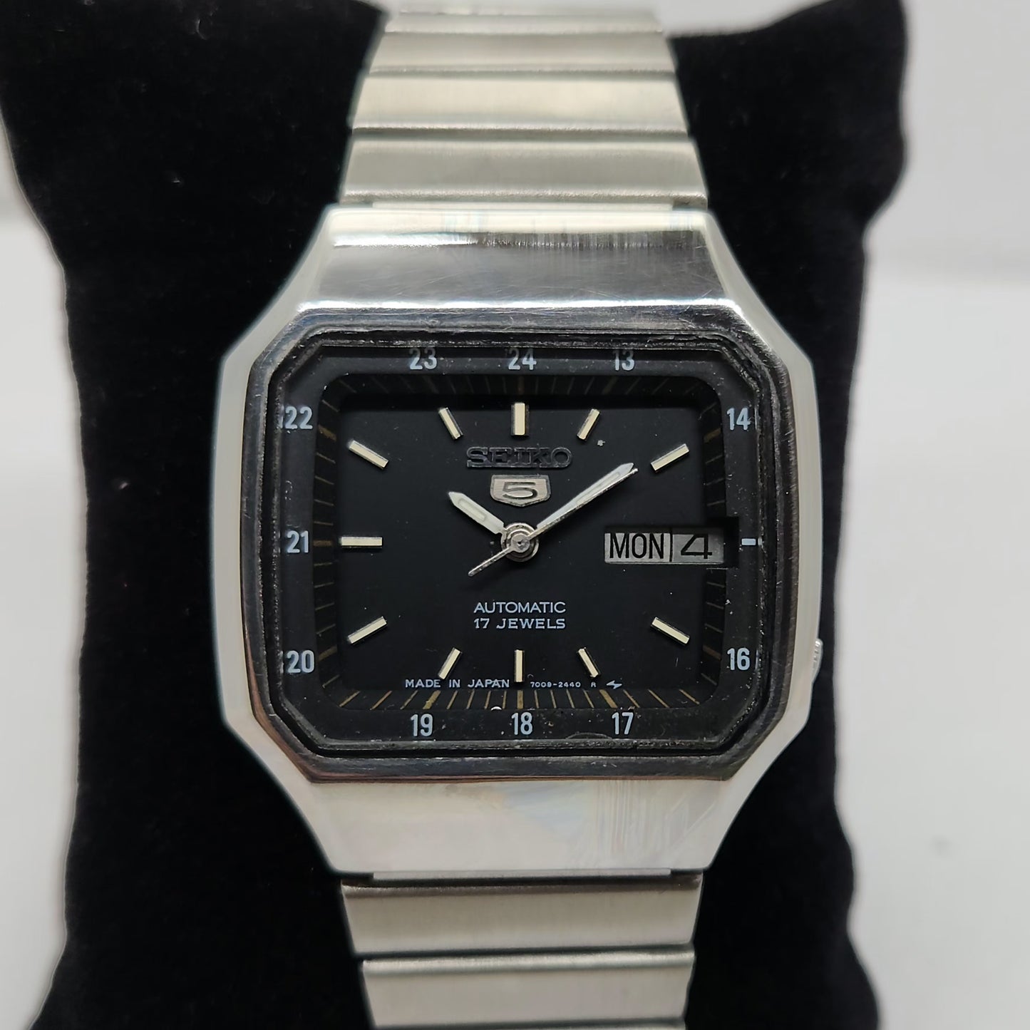 Vintage 1980 Original Seiko 5 Automatic 7009-3140 Black face 17 Jewels Day-Date Japanese Men's Wrist Watch OG133