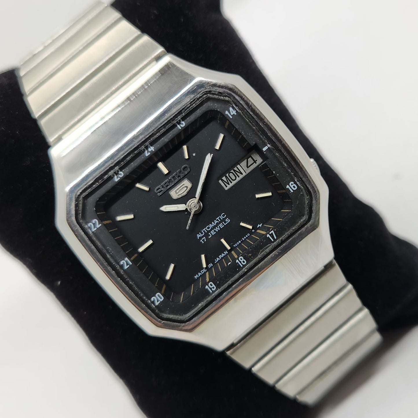 Vintage 1980 Original Seiko 5 Automatic 7009-3140 Black face 17 Jewels Day-Date Japanese Men's Wrist Watch OG133