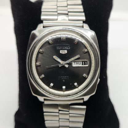 Vintage 1980 Original Seiko 5 Automatic 6119-7130 Black face 21 Jewels Day-Date Japanese Men's Wrist Watch OG134