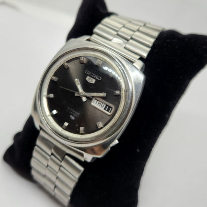 Vintage 1980 Original Seiko 5 Automatic 6119-7130 Black face 21 Jewels Day-Date Japanese Men's Wrist Watch OG134