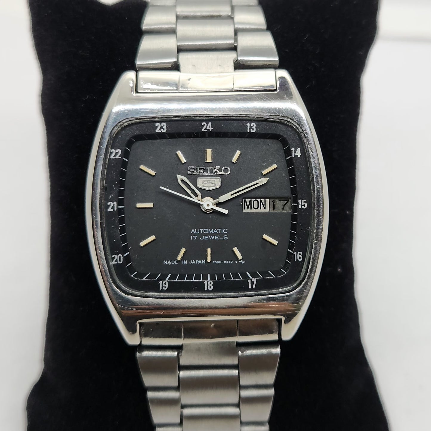 Vintage 1980 Original Seiko 5 Automatic 7019-6081 Black face 17 Jewels Day-Date Japanese Men's Wrist Watch OG136