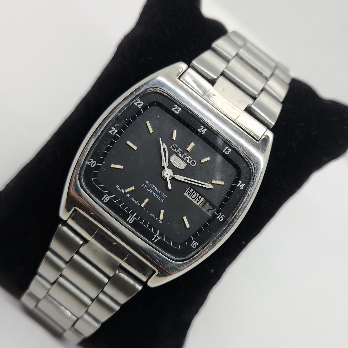Vintage 1980 Original Seiko 5 Automatic 7019-6081 Black face 17 Jewels Day-Date Japanese Men's Wrist Watch OG136